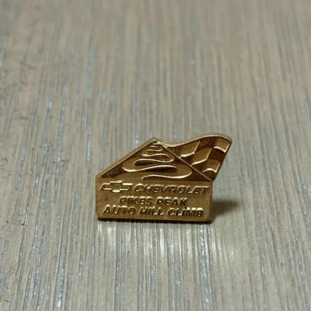 Chevrolet Pikes Peak Auto Hill Climb Gold Tone Lapel Pin Chevy